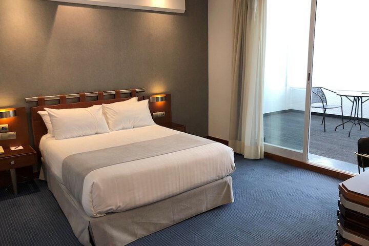 Room 10 of 44