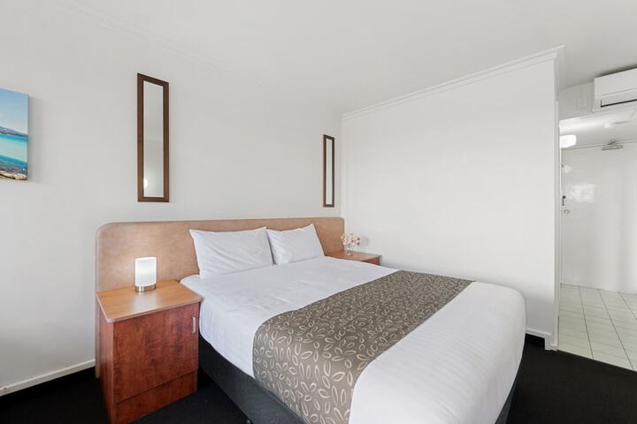 Room 8 of 33