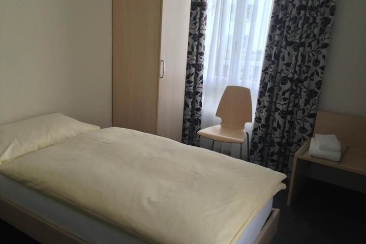 Room 8 of 33