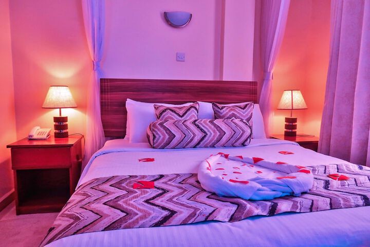 Room 6 of 7