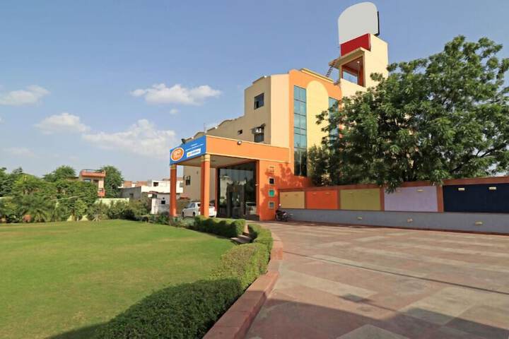 Jypore Saffron Inn & Suites
