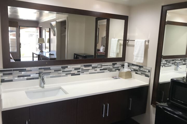 Bathroom sink