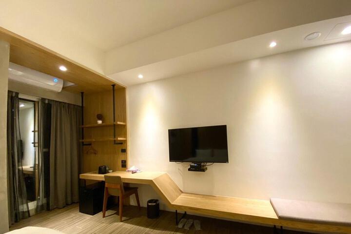 Room 11 of 12