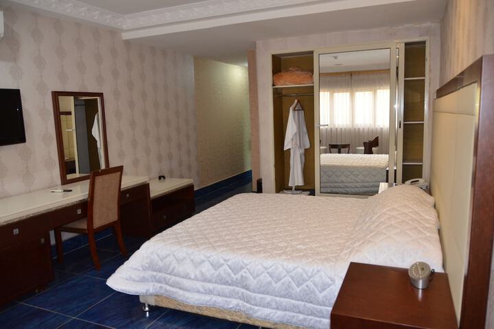 Room 16 of 28