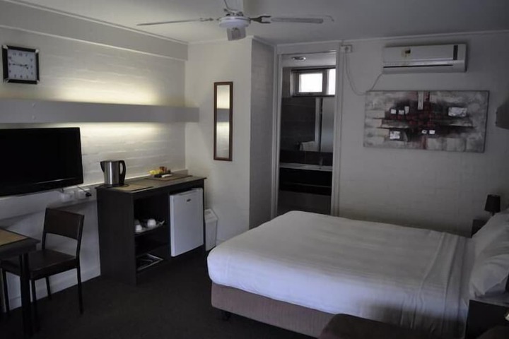 Room 3 of 46