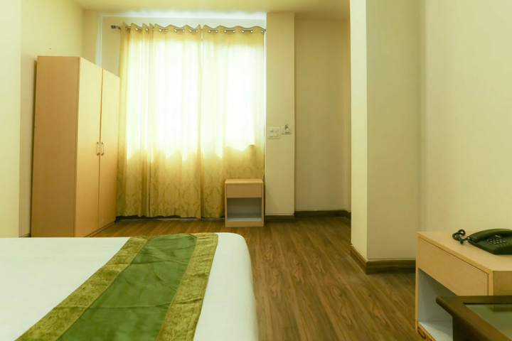 Room 5 of 14
