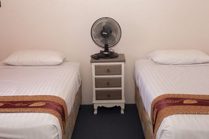 Room 12 of 103