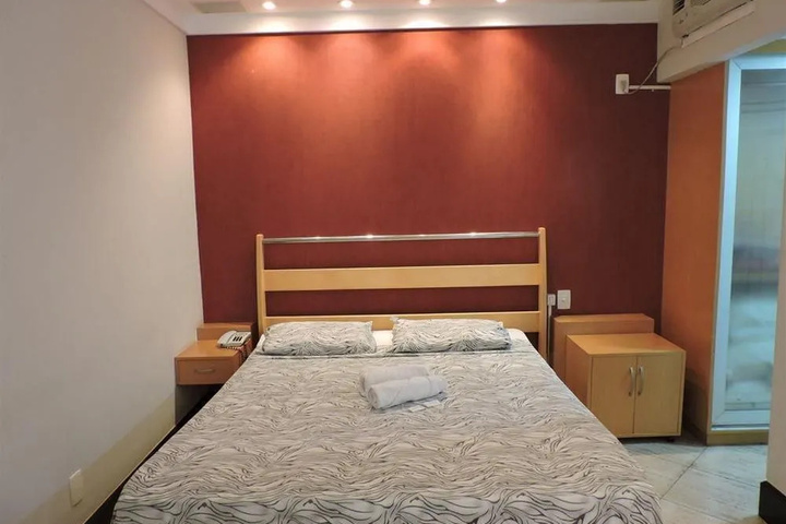 Room 10 of 15