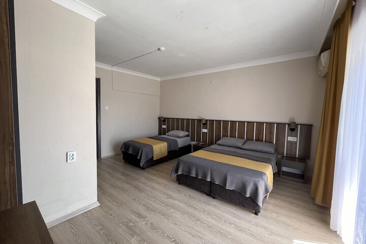 Room 22 of 103