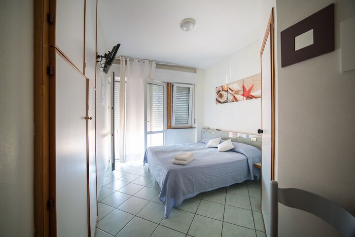 Room 17 of 36
