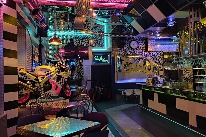Lounge 70 of 99