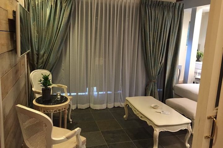 Room 4 of 32