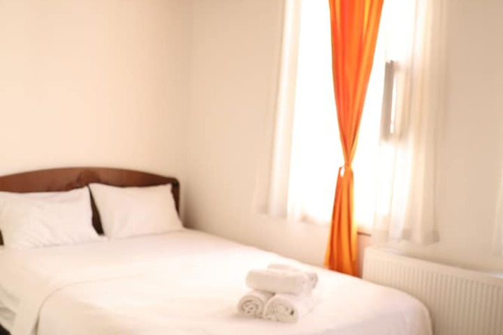 Room 6 of 25