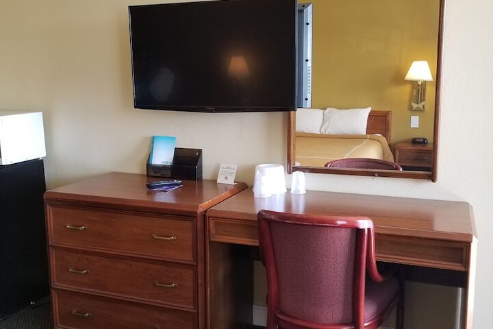 Standard Double Bed (9 of 10)