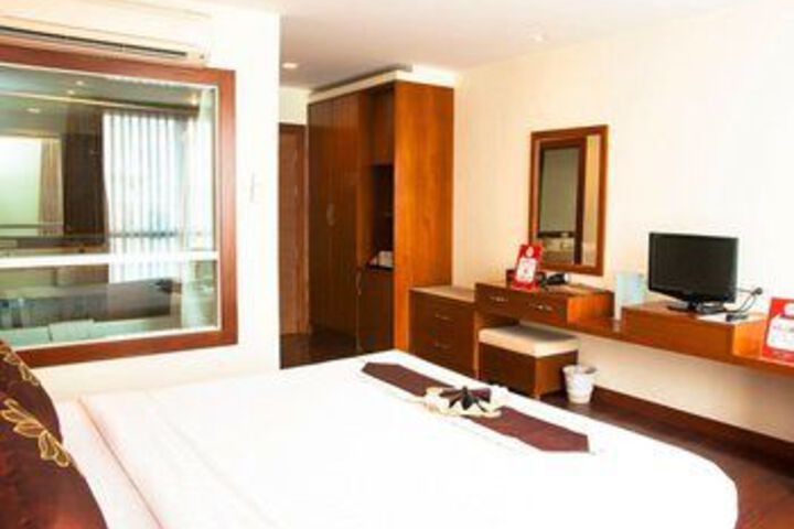 Room 53 of 76