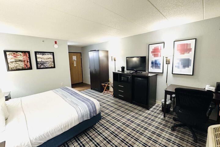 1 King Bed Mobility Accessible (3 of 23)