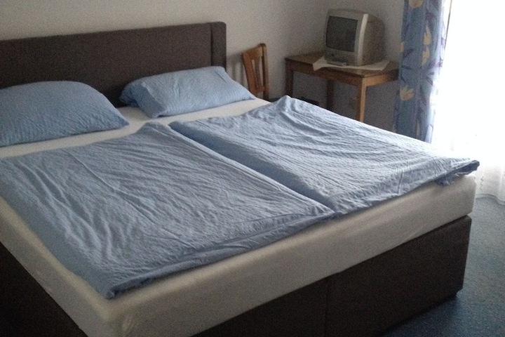 Room 6 of 32