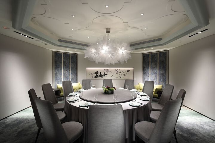 Dining 67 of 99