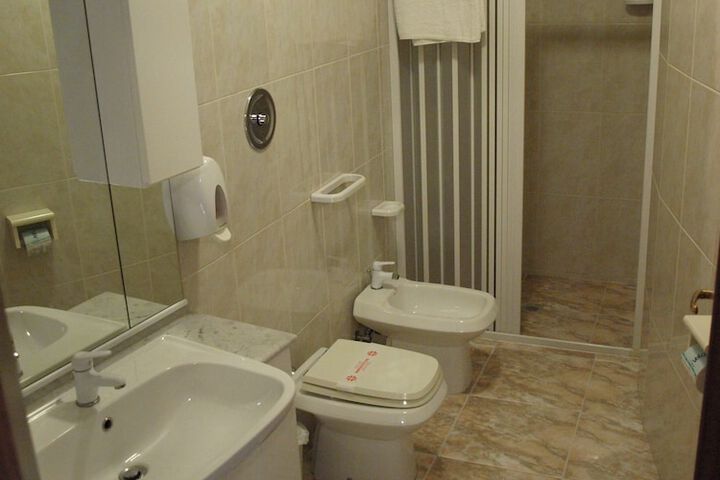 Room 28 of 70