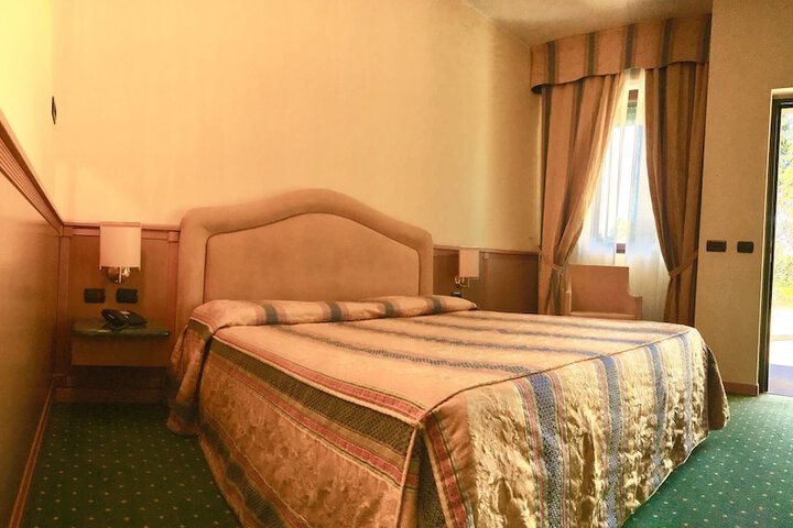 Room 5 of 30