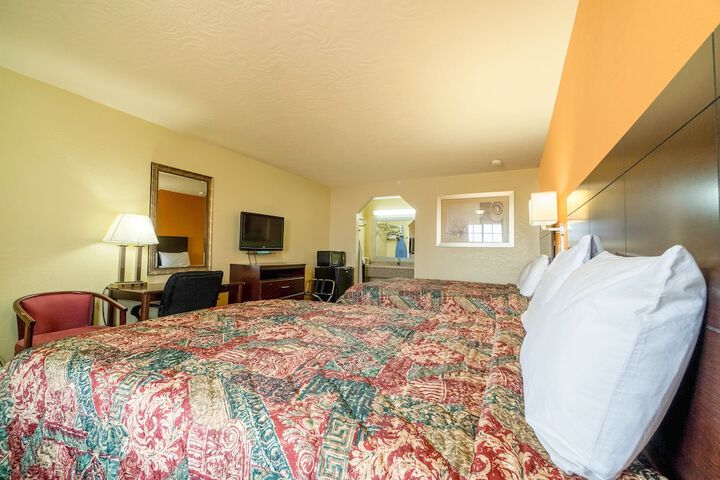 Room 35 of 76