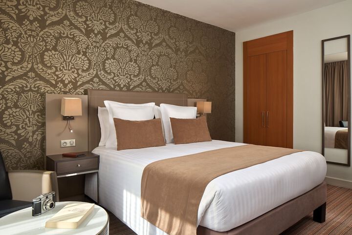 Room 33 of 58