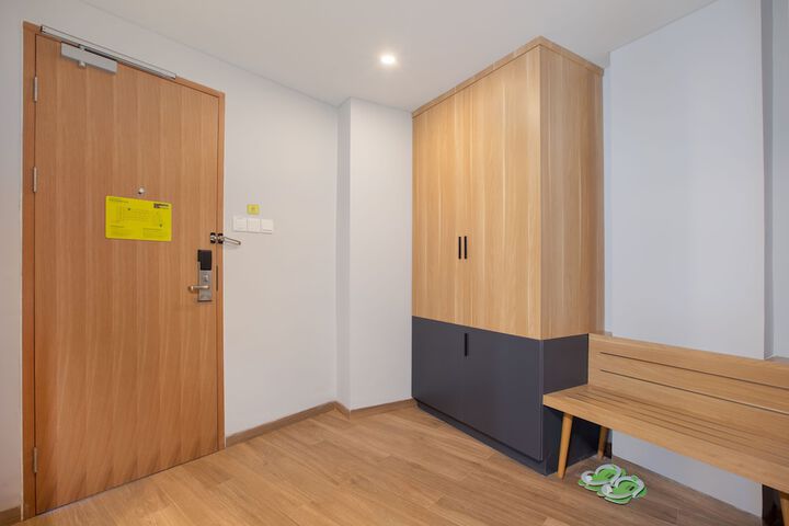 Room 9 of 25