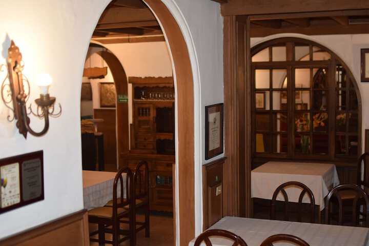 Dining 58 of 77