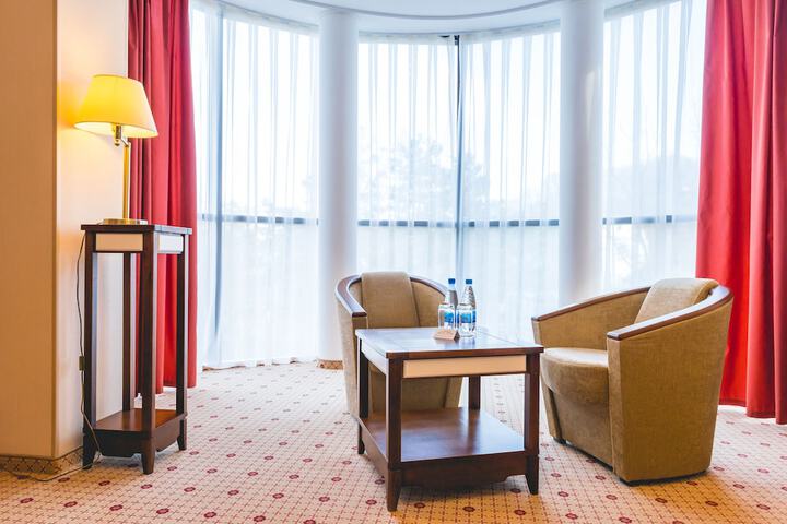 Room 28 of 46