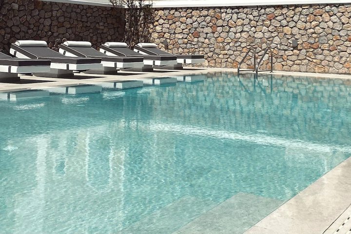 Hotel with Pool