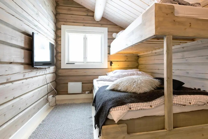 Room 5 of 11