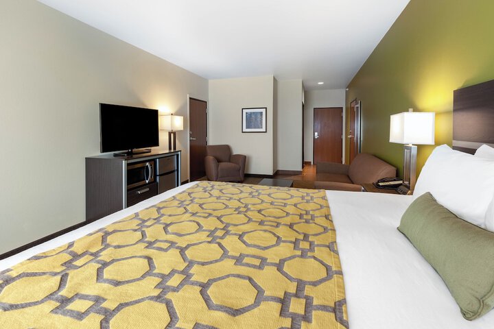 1 King Bed (8 of 24)