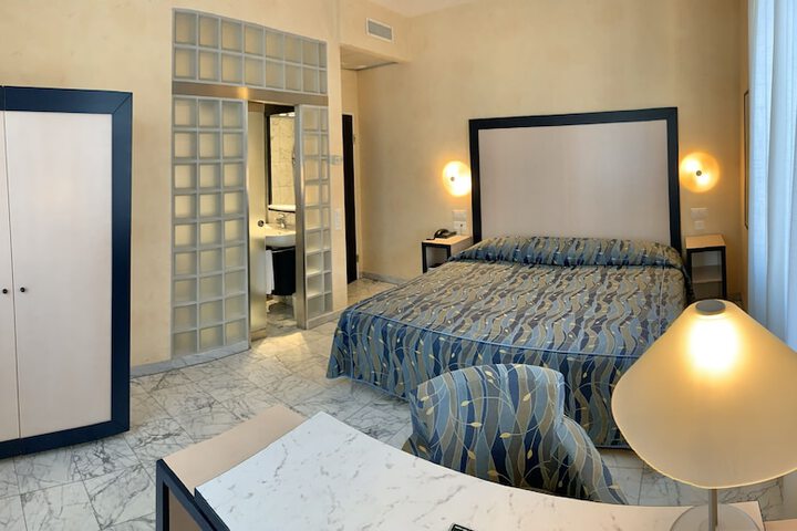Room 16 of 59