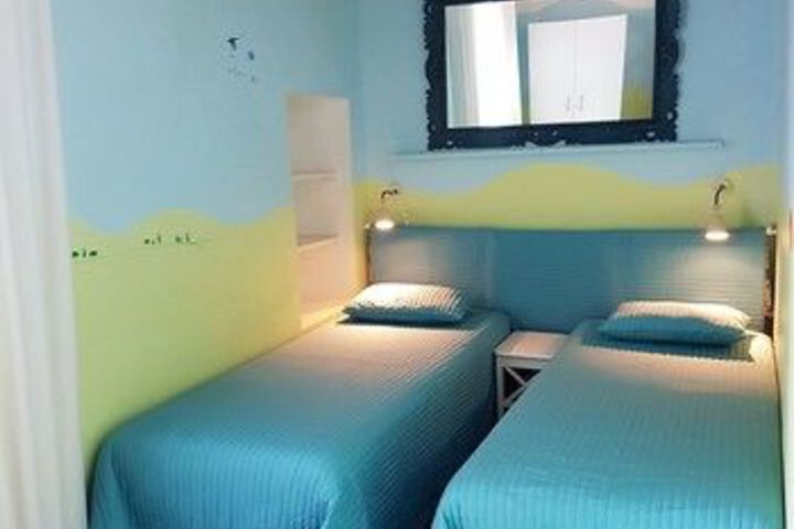 Room 12 of 39