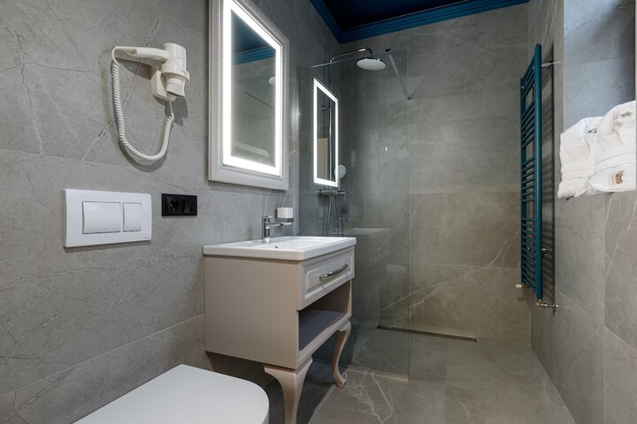 Room 45 of 70