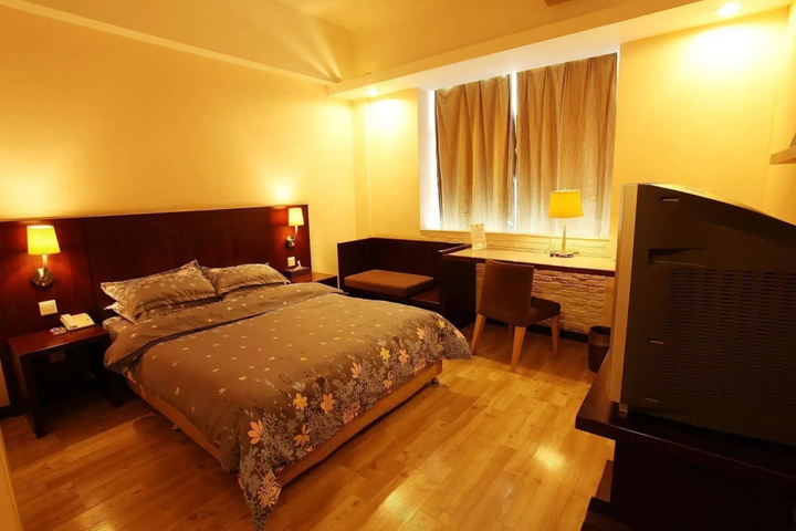 Room 15 of 19