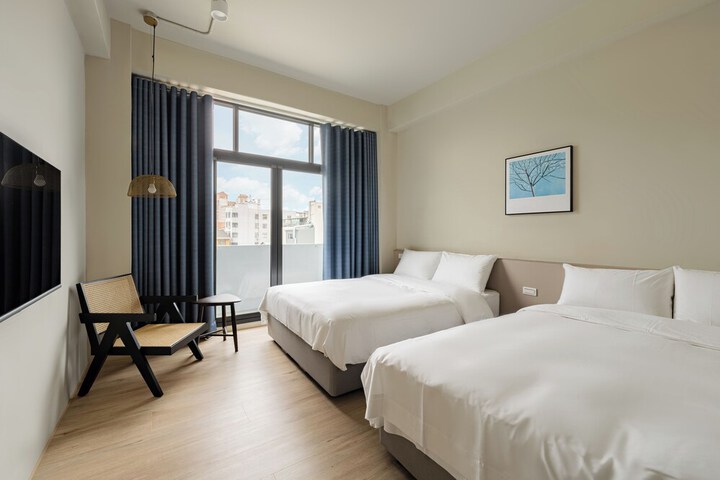 Room 9 of 32