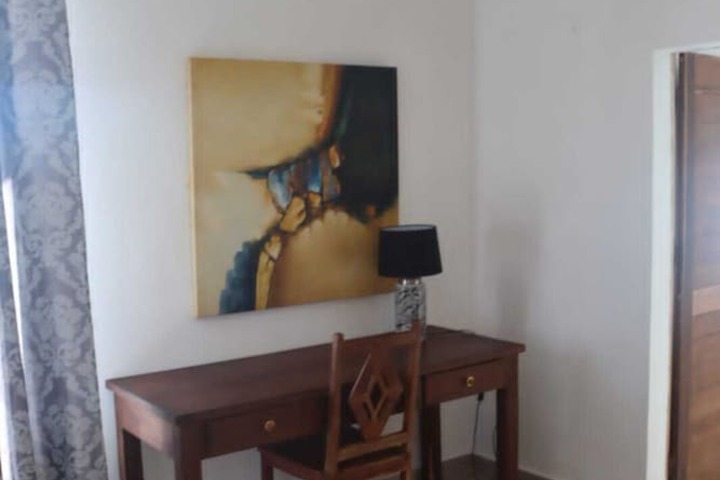 Room 4 of 16