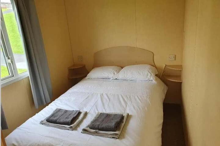 Room 2 of 10