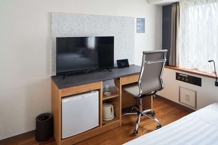 Room 8 of 53