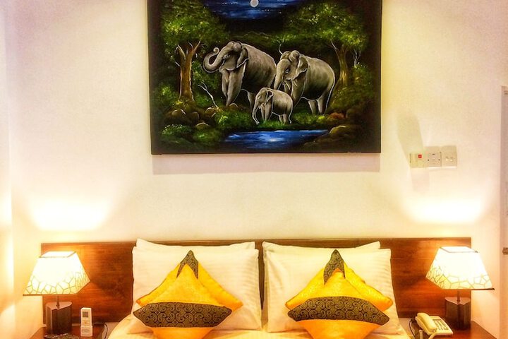 Room 4 of 17