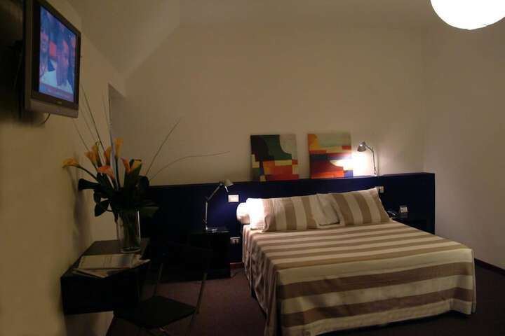 Room 9 of 42