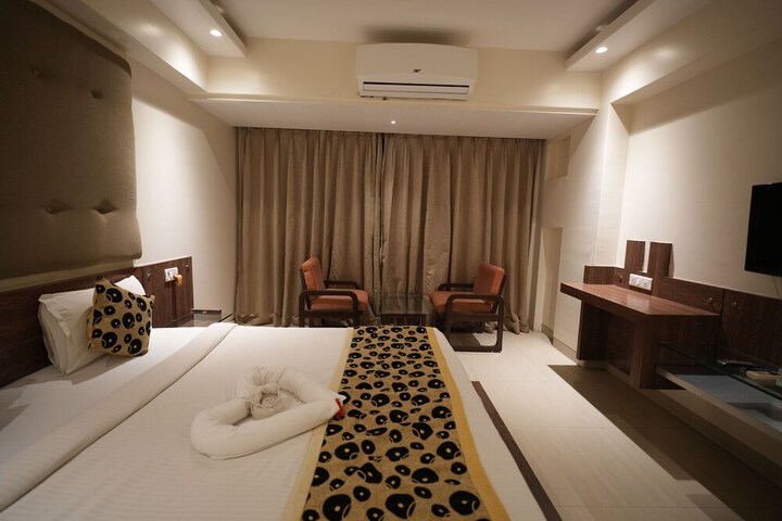 Room 12 of 34