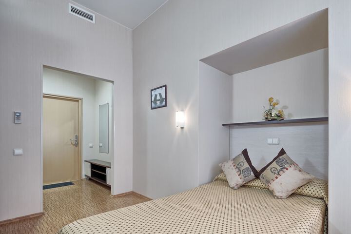 Room 11 of 21