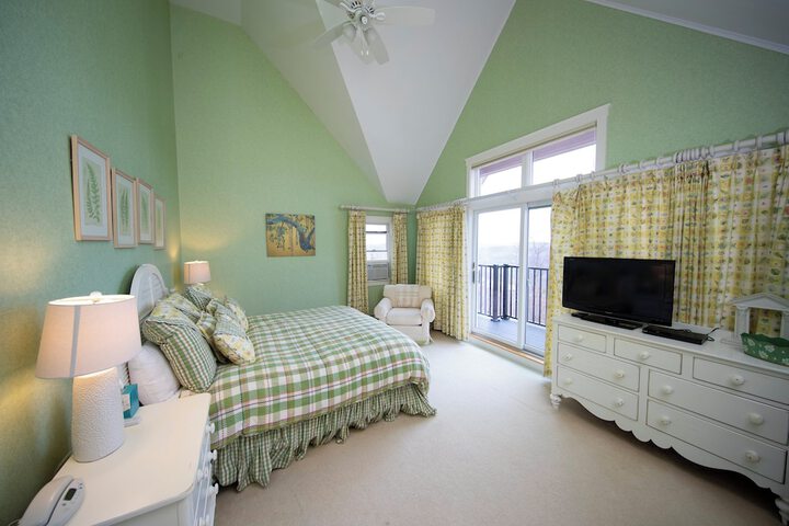 Room 10 of 83