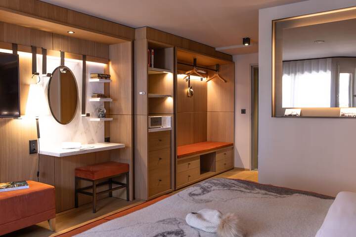 Room 35 of 102