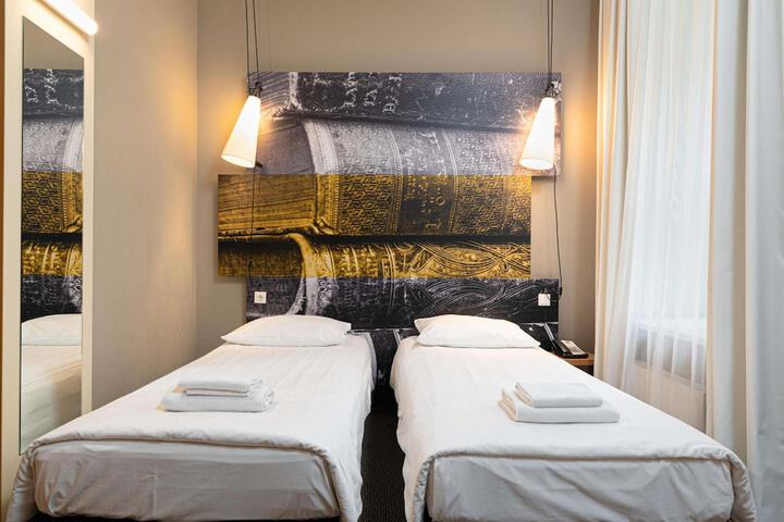 Room 7 of 50