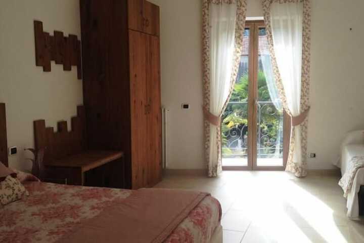 Room 9 of 48