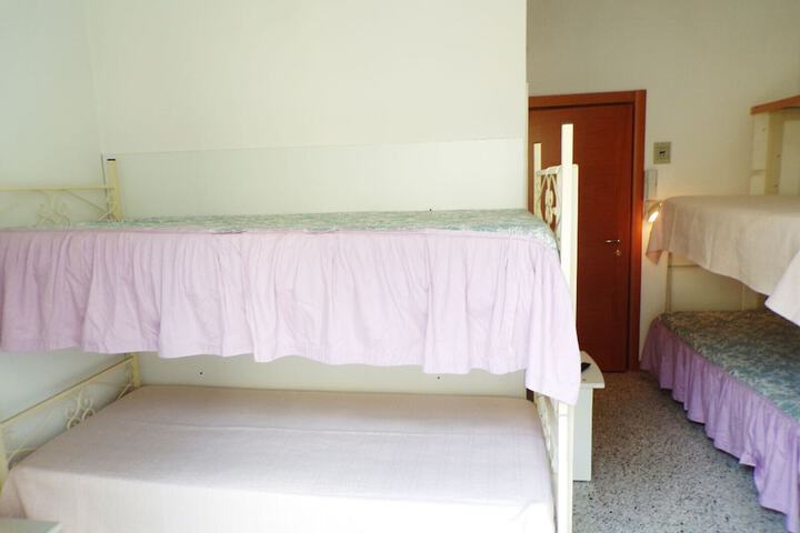 Room 7 of 30