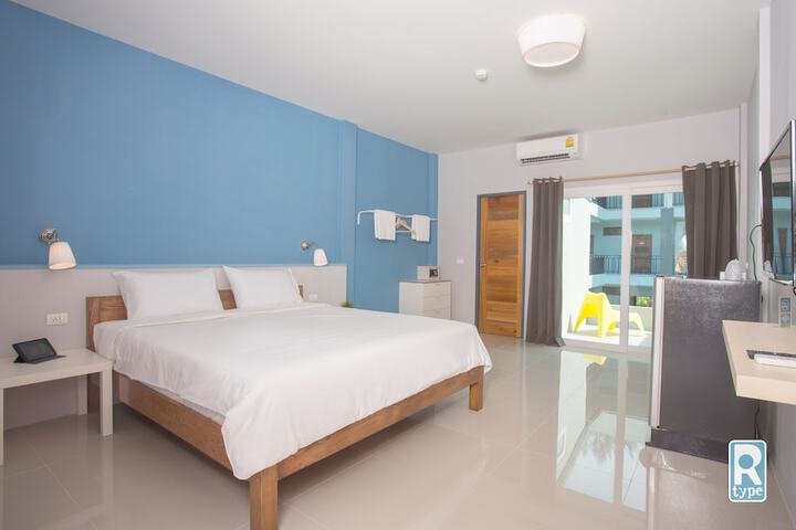 Room 9 of 34